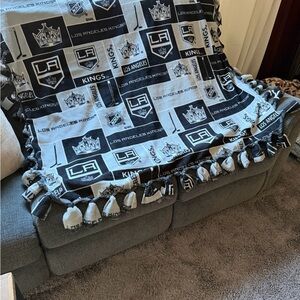 ❤️SOLD❤️LA Kings Fleece Throw Blanket. Los Angeles Kings Hockey blanket.